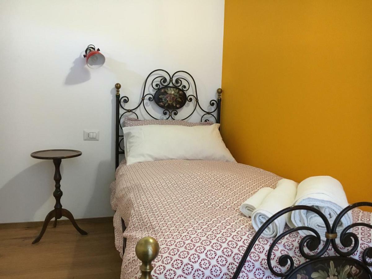 Bed and Breakfast Elleboro Carugo Exterior foto