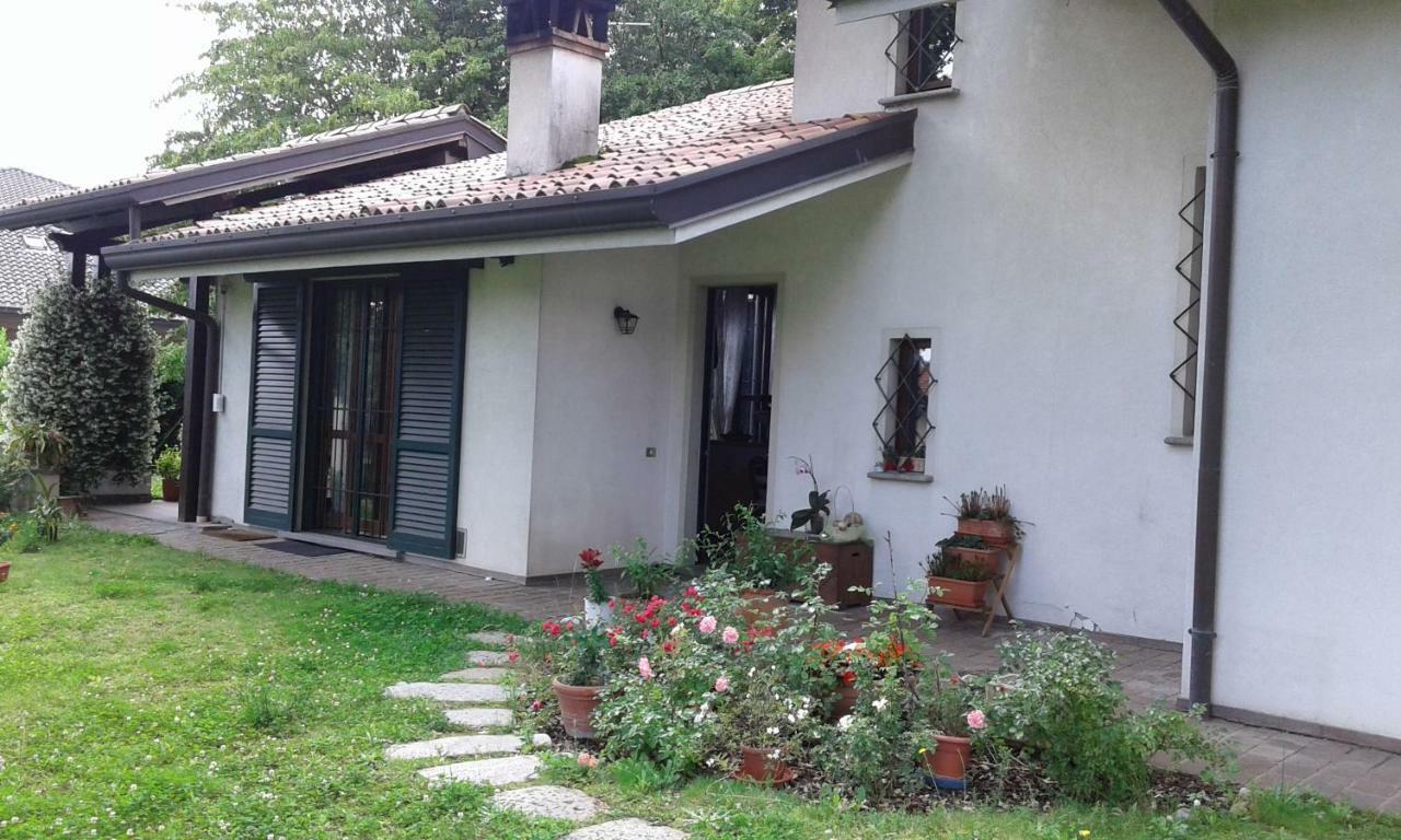 Bed and Breakfast Elleboro Carugo Exterior foto