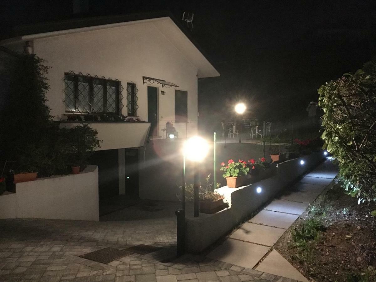 Bed and Breakfast Elleboro Carugo Exterior foto